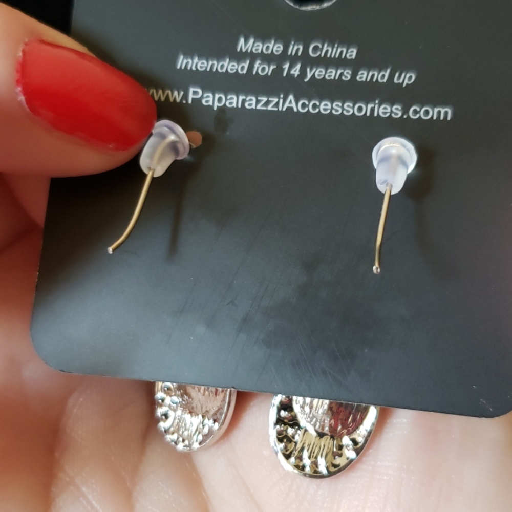 As Humanly Posh-ible black earrings - Picture 2 of 2